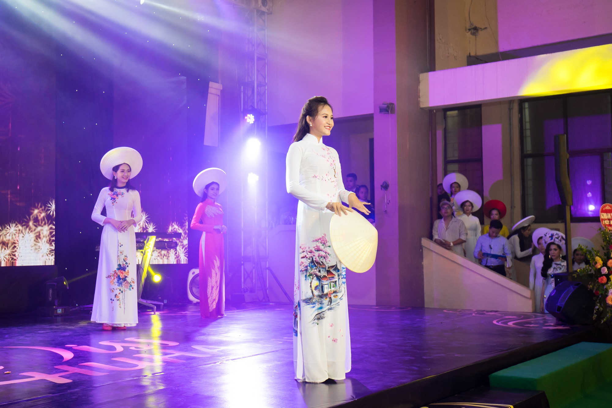 Đã tìm ra cô gái xinh đẹp nhất trường Đại học Nội vụ năm 2018-11