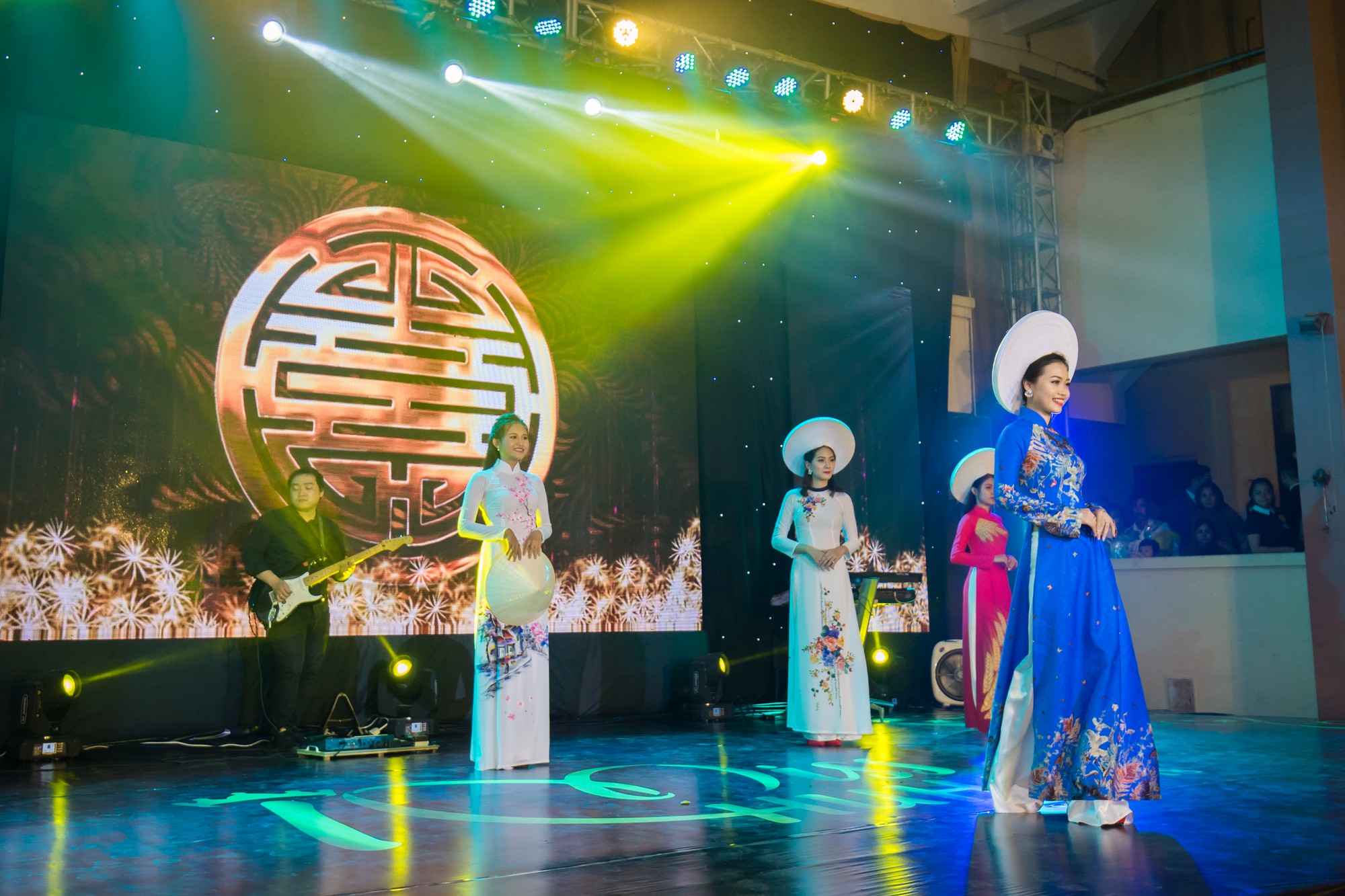 Đã tìm ra cô gái xinh đẹp nhất trường Đại học Nội vụ năm 2018-12