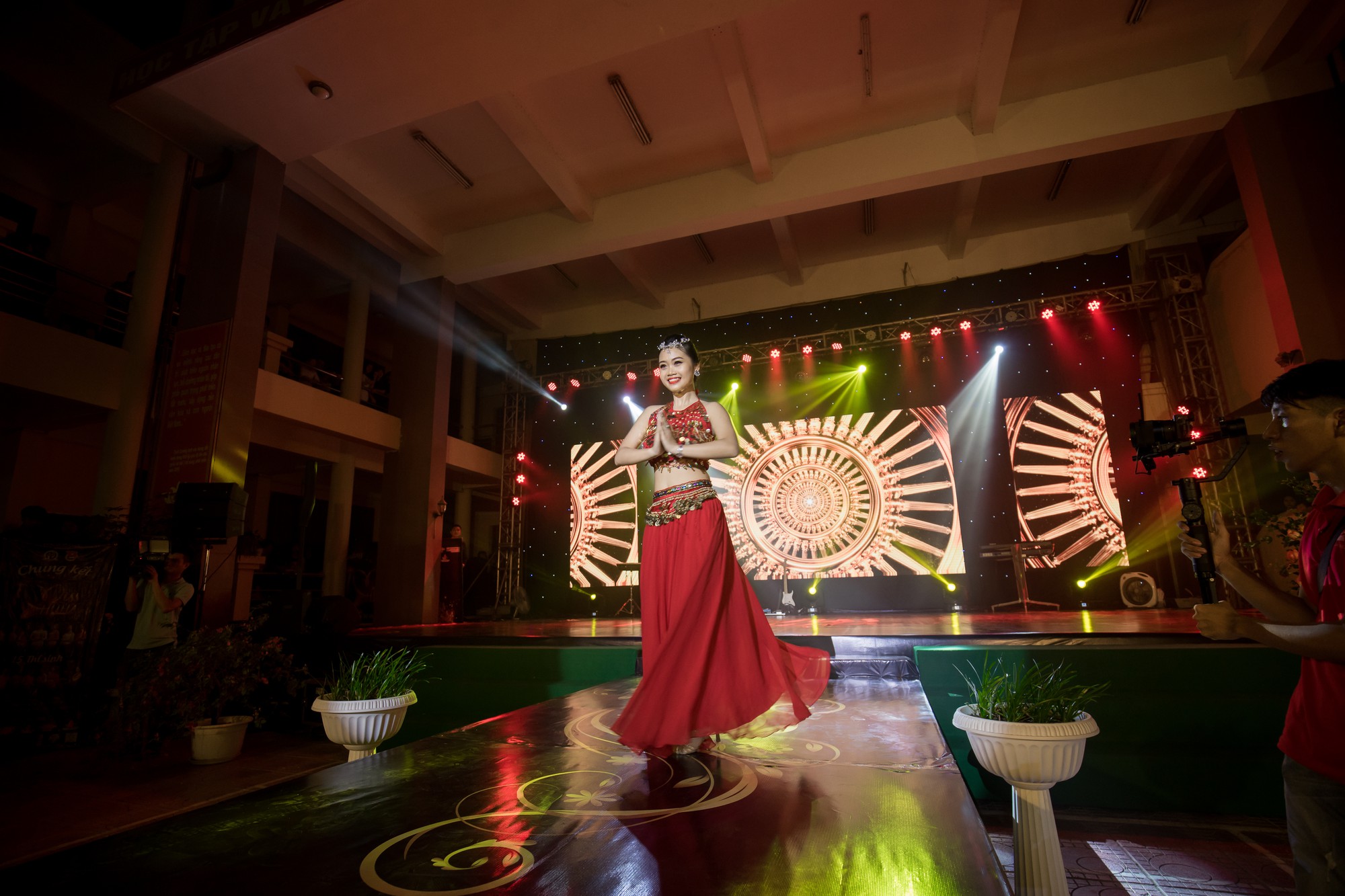 Đã tìm ra cô gái xinh đẹp nhất trường Đại học Nội vụ năm 2018-16