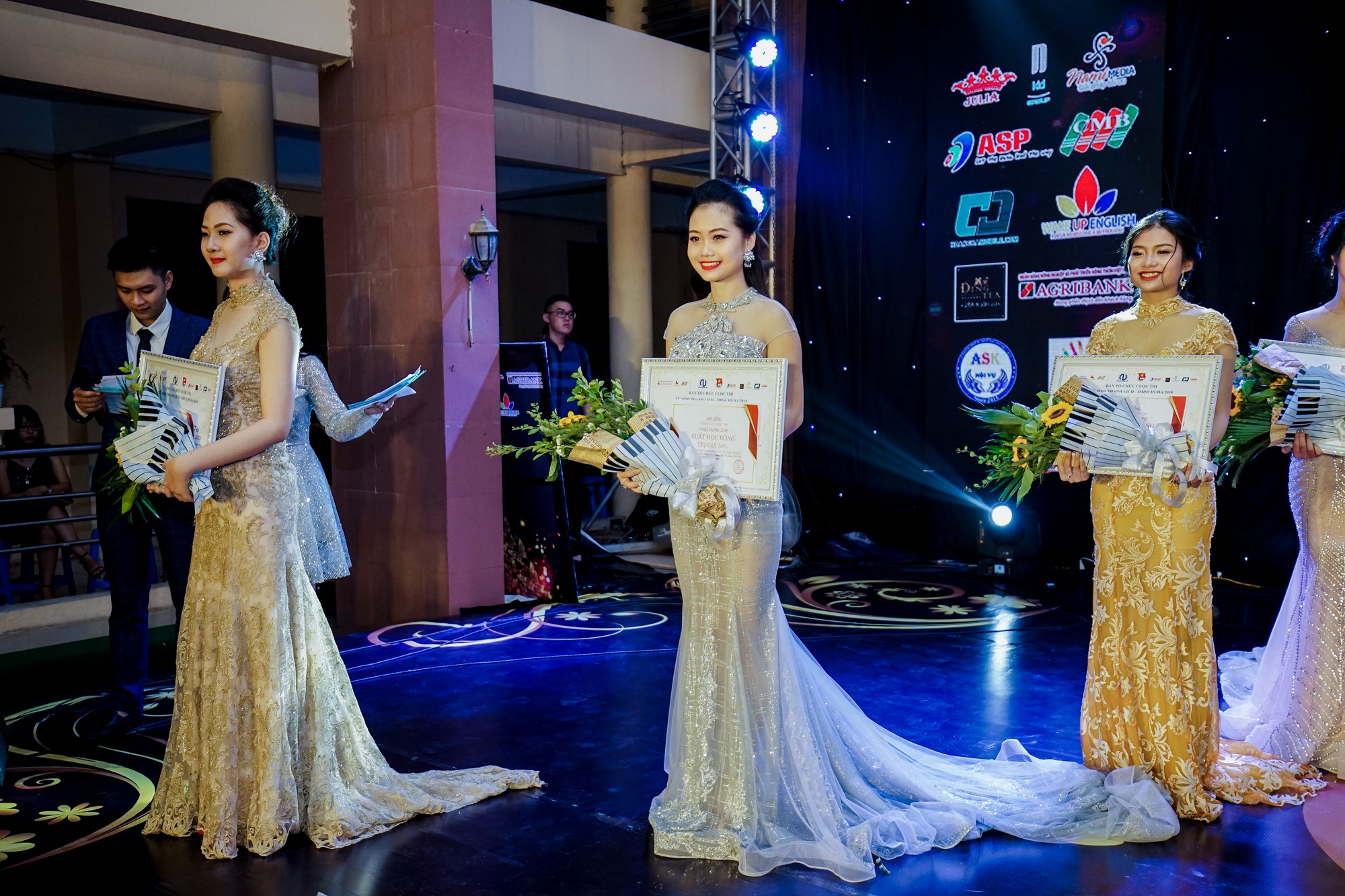 Đã tìm ra cô gái xinh đẹp nhất trường Đại học Nội vụ năm 2018-22