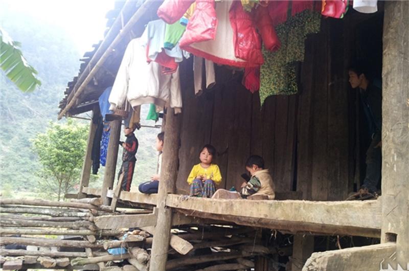 4 gia đình con đàn cháu đống đông nhất Việt Nam, riêng vua đẻ có tới 2 vợ, 21 con-18