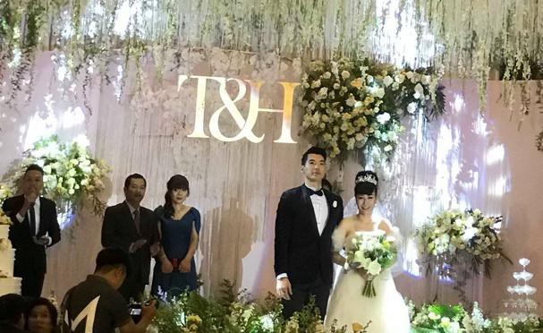 Hình ảnh hiếm hoi trong đám cưới Trương Nam Thành và bạn gái doanh nhân lớn tuổi-1