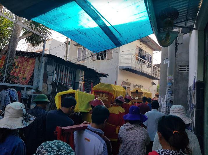 Đau xót đám tang 4 người trong gia đình thầy giáo bị vùi lấp ở Nha Trang-2