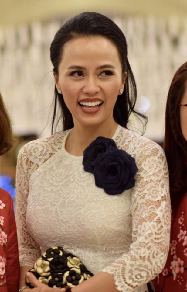 Sau 15 năm kết hôn, MC đình đám của VTV mới khoe ảnh cận mặt vợ, nhan sắc cô ấy khiến ai nấy bất ngờ-8