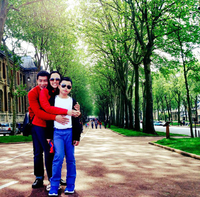 Sau 15 năm kết hôn, MC đình đám của VTV mới khoe ảnh cận mặt vợ, nhan sắc cô ấy khiến ai nấy bất ngờ-14