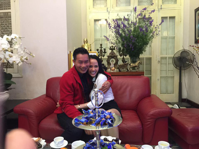 Sau 15 năm kết hôn, MC đình đám của VTV mới khoe ảnh cận mặt vợ, nhan sắc cô ấy khiến ai nấy bất ngờ-13