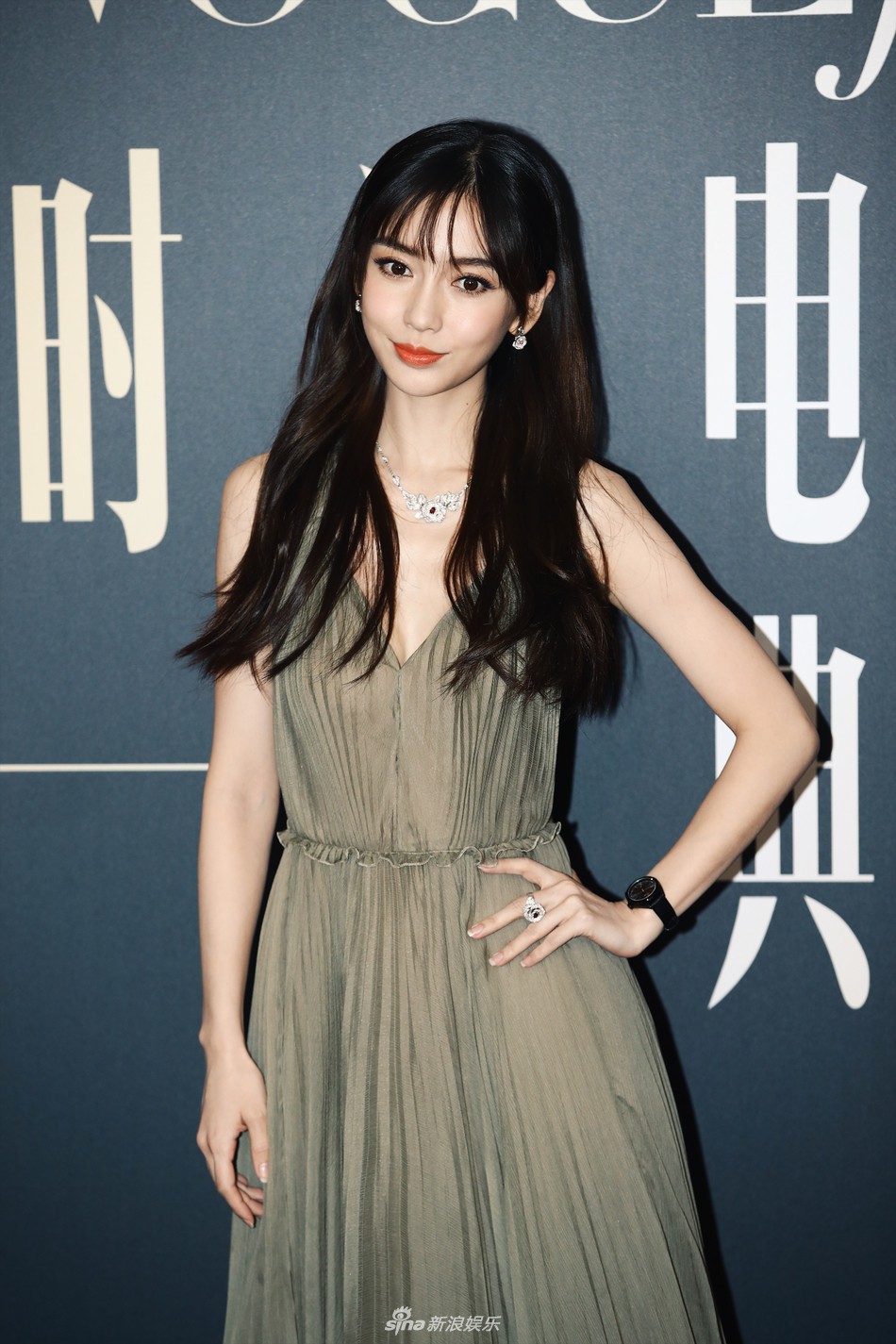 Hình ảnh xôn xao: Triệu Vy ngồi giữa làm vạch phân cách cặp đôi Angela Baby - Huỳnh Hiểu Minh đang gặp trục trặc?-10