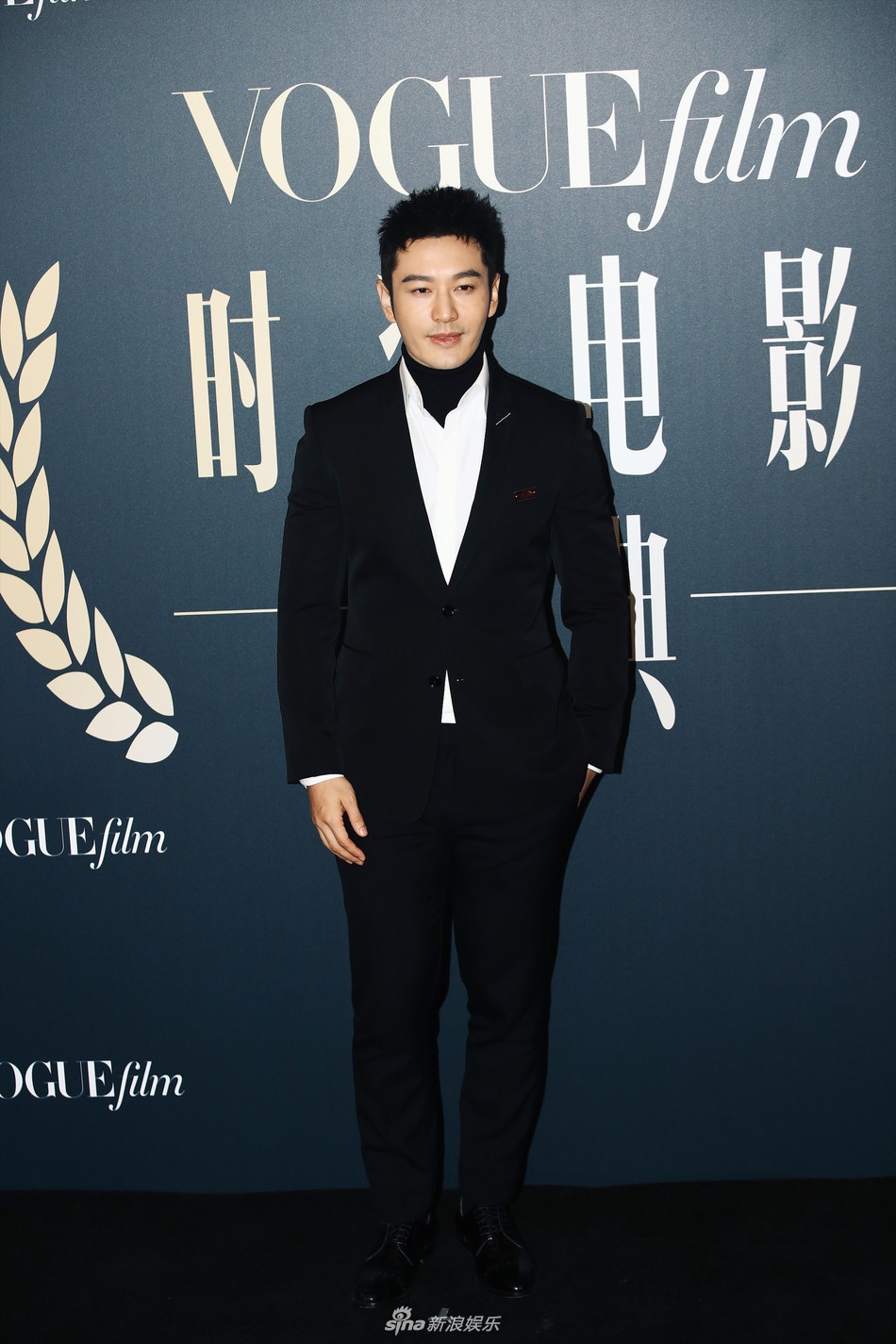 Hình ảnh xôn xao: Triệu Vy ngồi giữa làm vạch phân cách cặp đôi Angela Baby - Huỳnh Hiểu Minh đang gặp trục trặc?-11