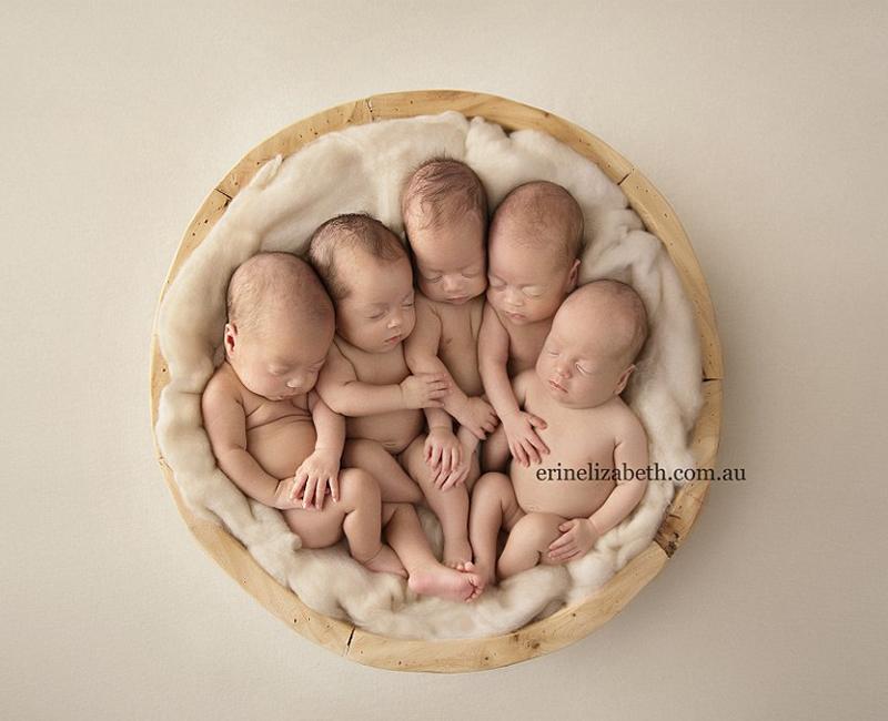 Mẹ mang 5 con trong bụng đẹp tựa nữ thần, nhìn sang đàn con sau 3 năm mới choáng ngợp-1