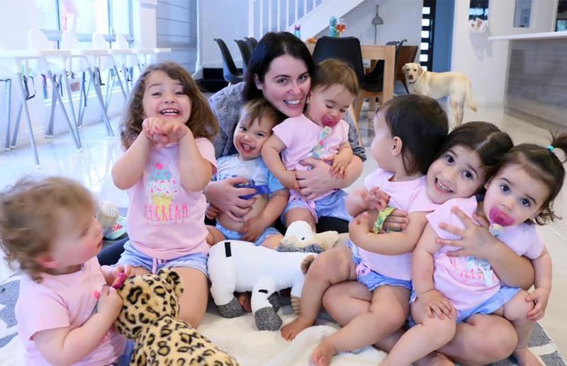 Mẹ mang 5 con trong bụng đẹp tựa nữ thần, nhìn sang đàn con sau 3 năm mới choáng ngợp-14