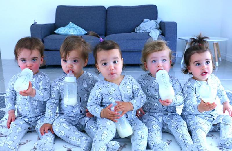 Mẹ mang 5 con trong bụng đẹp tựa nữ thần, nhìn sang đàn con sau 3 năm mới choáng ngợp-17