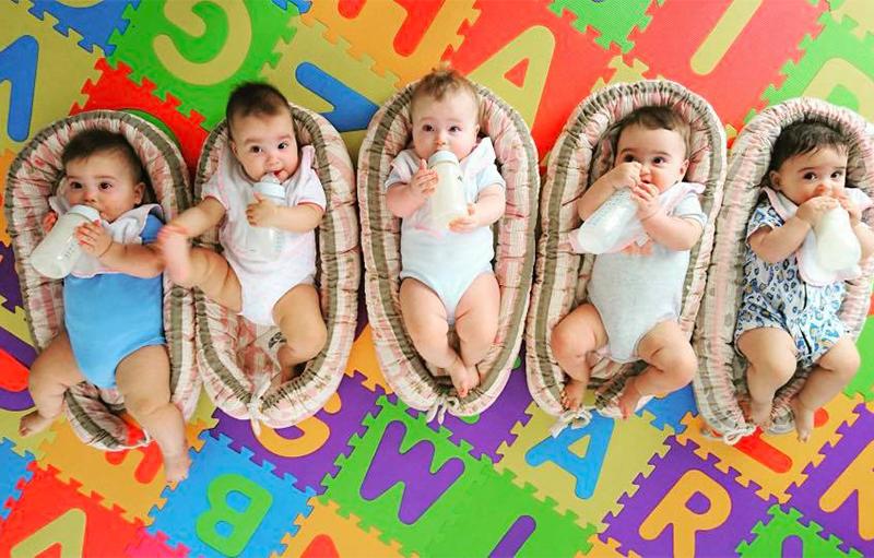 Mẹ mang 5 con trong bụng đẹp tựa nữ thần, nhìn sang đàn con sau 3 năm mới choáng ngợp-8