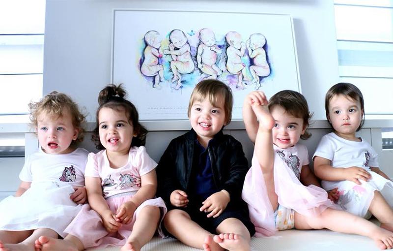 Mẹ mang 5 con trong bụng đẹp tựa nữ thần, nhìn sang đàn con sau 3 năm mới choáng ngợp-19