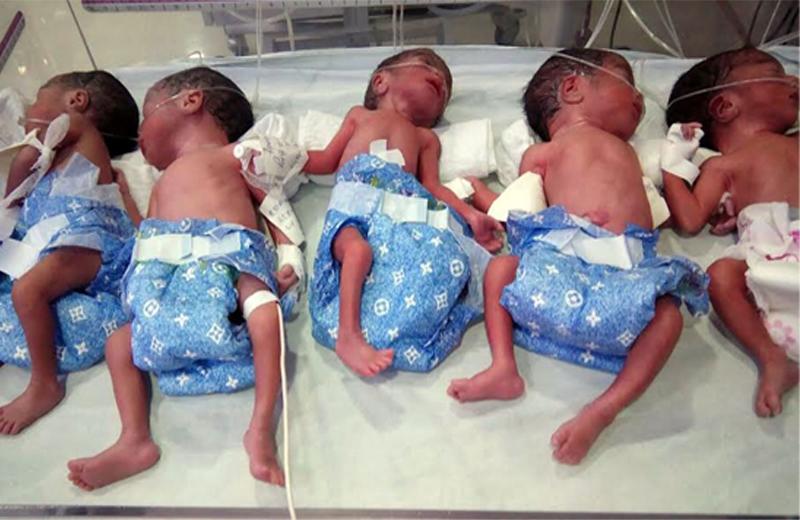 Mẹ mang 5 con trong bụng đẹp tựa nữ thần, nhìn sang đàn con sau 3 năm mới choáng ngợp-24