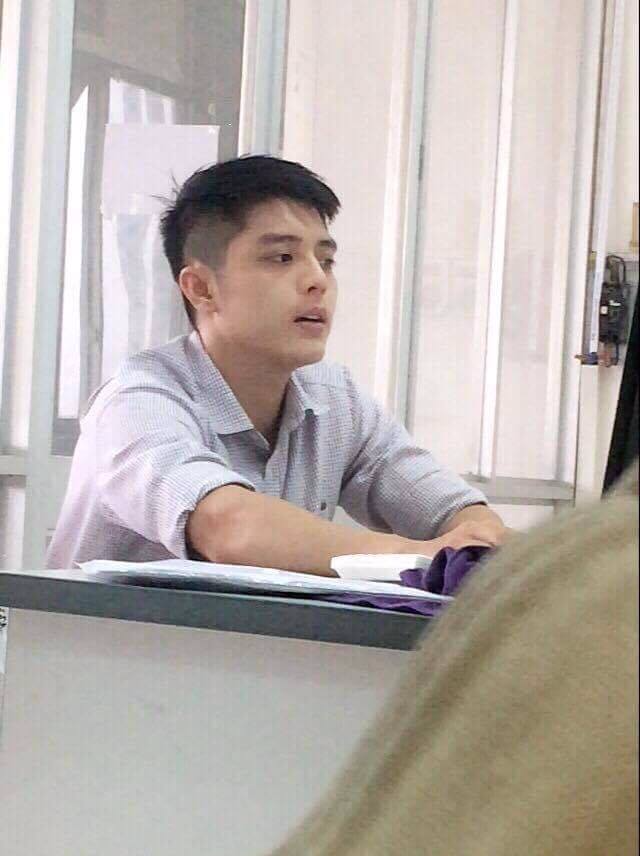 Những thầy giáo soái ca nổi tiếng do học sinh chụp lén: Đẹp trai, cao ráo, thân hình chuẩn thế này ai chẳng muốn học!-1