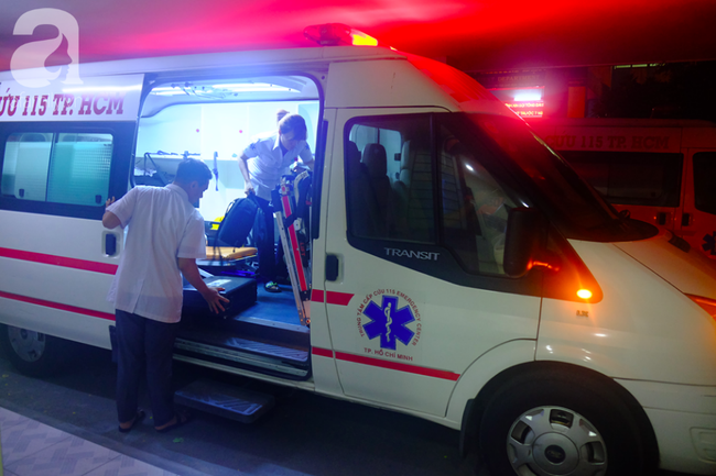 Sập giàn giáo khi đang làm lễ 20/11, gần 30 học sinh phải đi cấp cứu-2