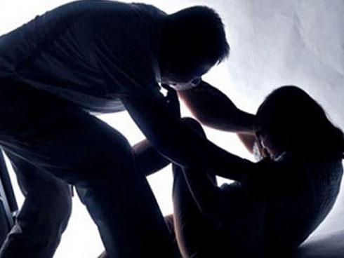 Vợ đăng ảnh chồng vừa làm chuyện ấy vừa chơi game, chị em chẳng bênh một lời còn mắng: Trời sinh một cặp-2