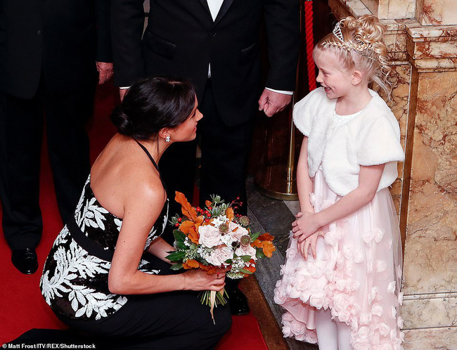 Diện trang phục hở bạo, khoe thân hình ngày càng nở nang, Meghan bị chỉ trích vì kém tinh tế hơn mẹ chồng Diana-5