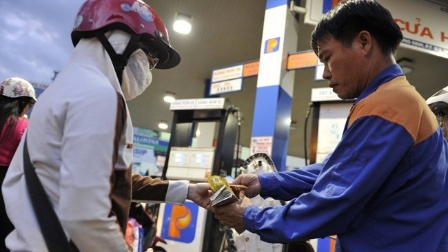 Giá xăng dầu tiếp tục giảm mạnh vào ngày mai-1