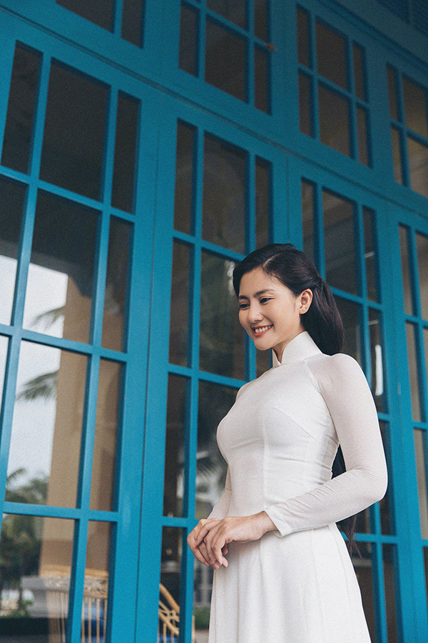 Ngọc Lan diện áo dài trắng tinh khôi, e ấp bên ông xã Thanh Bình và con trai-2