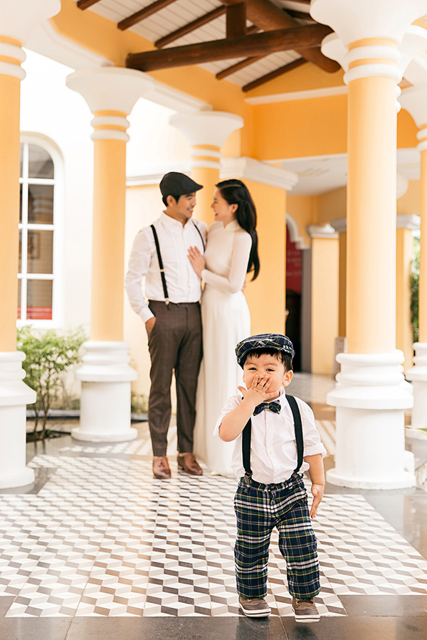 Ngọc Lan diện áo dài trắng tinh khôi, e ấp bên ông xã Thanh Bình và con trai-11