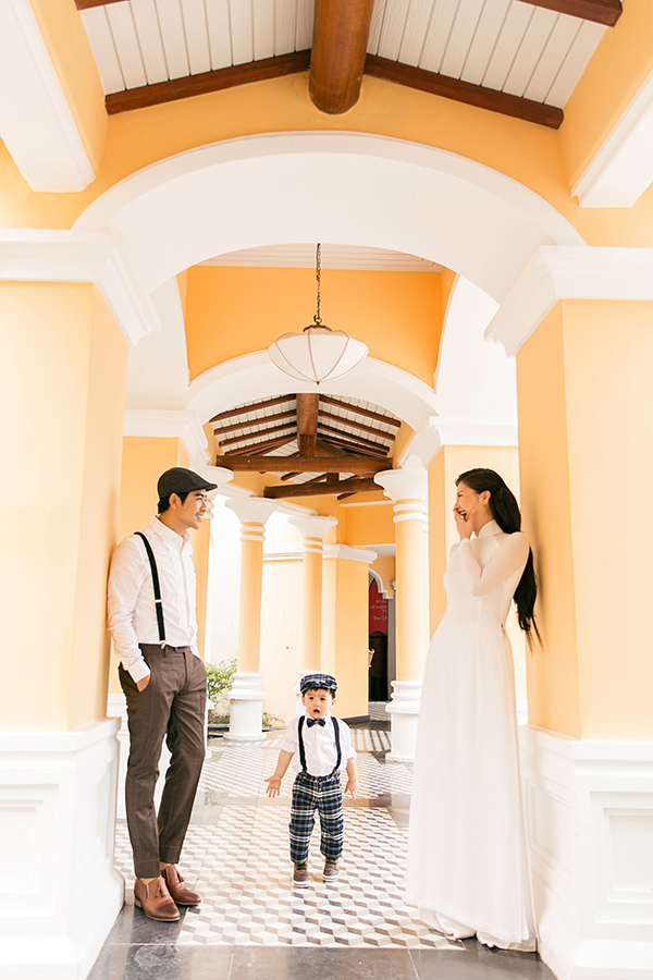 Ngọc Lan diện áo dài trắng tinh khôi, e ấp bên ông xã Thanh Bình và con trai-13