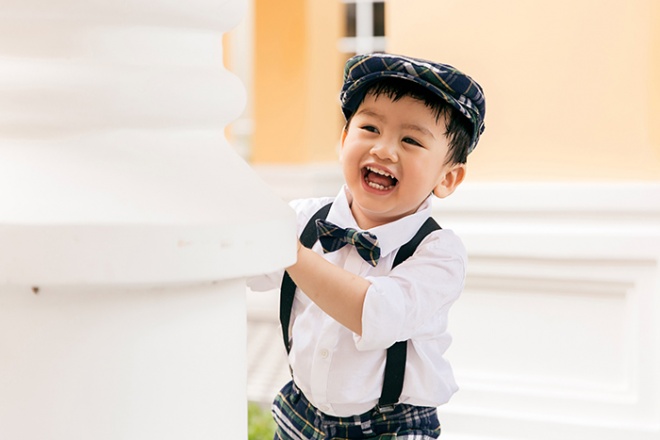 Ngọc Lan diện áo dài trắng tinh khôi, e ấp bên ông xã Thanh Bình và con trai-15