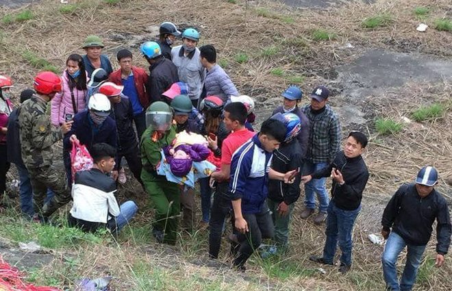 Bé trai 3 tuổi bị bỏ rơi trong cảnh đói, rét dưới chân cầu ở Bắc Ninh-1