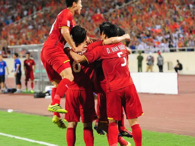 CĐV Việt Nam ùn ùn kéo tới sân Thuwunna tiếp lửa tuyển Việt Nam-11