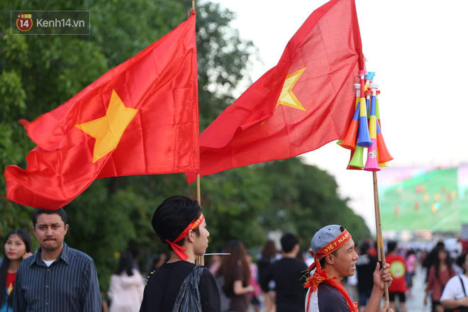Cổ động viên tiếc nuối vì các cầu thủ Việt Nam bỏ lỡ cơ hội ghi bàn vào lưới Myanmar-14