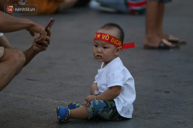 Cổ động viên tiếc nuối vì các cầu thủ Việt Nam bỏ lỡ cơ hội ghi bàn vào lưới Myanmar-16