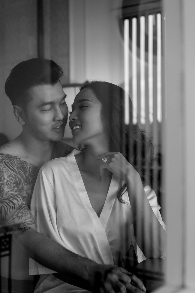 Ưng Hoàng Phúc bán nude, khoe body 6 múi trong bộ ảnh cưới trước ngày trọng đại với bà xã Kim Cương-1