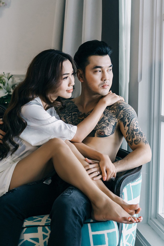Ưng Hoàng Phúc bán nude, khoe body 6 múi trong bộ ảnh cưới trước ngày trọng đại với bà xã Kim Cương-2