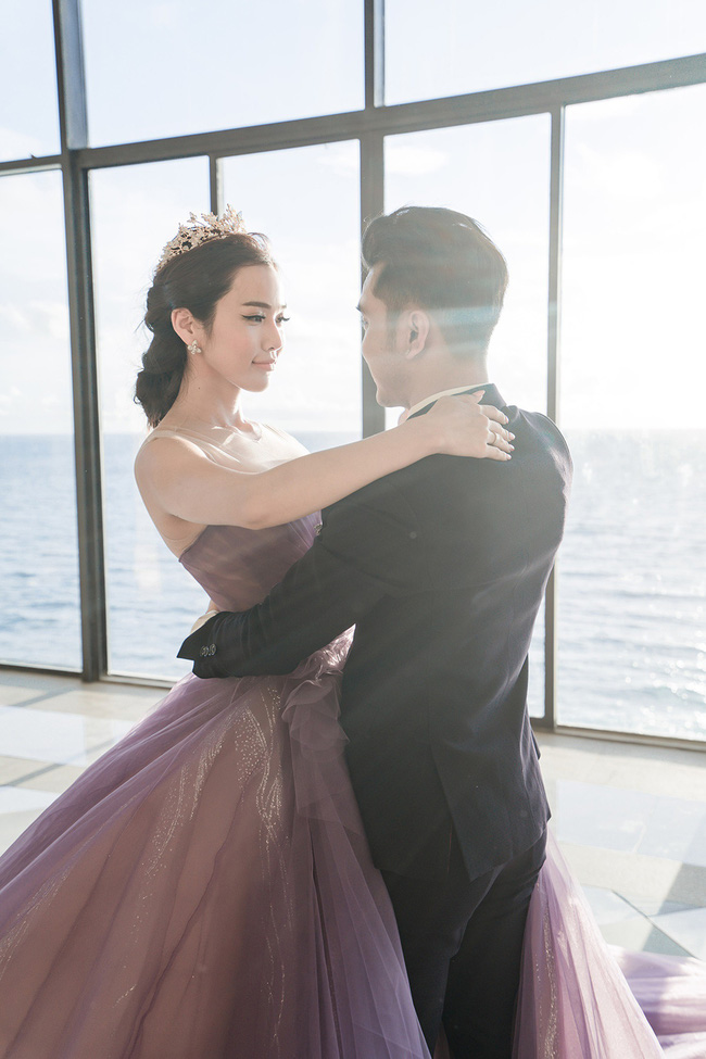 Ưng Hoàng Phúc bán nude, khoe body 6 múi trong bộ ảnh cưới trước ngày trọng đại với bà xã Kim Cương-6