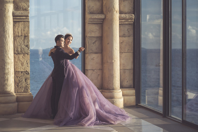 Ưng Hoàng Phúc bán nude, khoe body 6 múi trong bộ ảnh cưới trước ngày trọng đại với bà xã Kim Cương-7