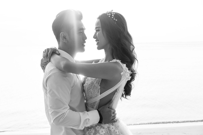 Ưng Hoàng Phúc bán nude, khoe body 6 múi trong bộ ảnh cưới trước ngày trọng đại với bà xã Kim Cương-9