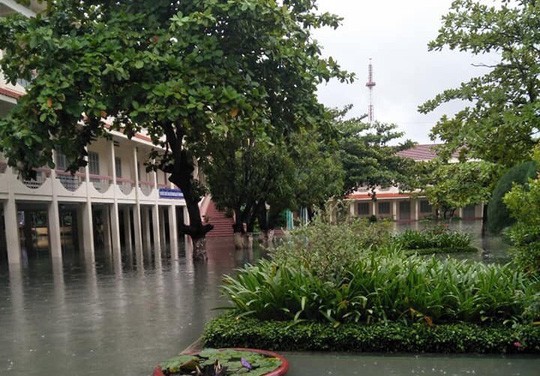 Nha Trang: Thầy cô đón 20-11 trong bùn, người chết vẫn tăng-2