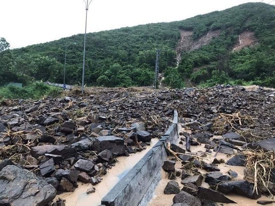 Nha Trang: Thầy cô đón 20-11 trong bùn, người chết vẫn tăng-14