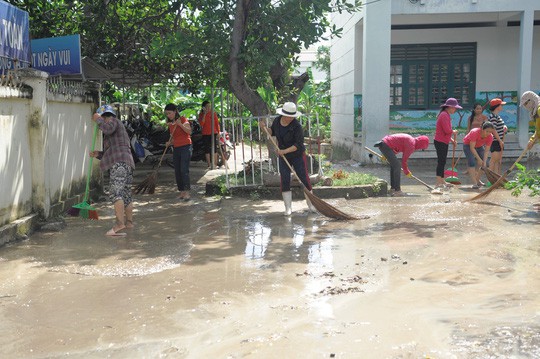 Nha Trang: Thầy cô đón 20-11 trong bùn, người chết vẫn tăng-3