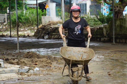 Nha Trang: Thầy cô đón 20-11 trong bùn, người chết vẫn tăng-5