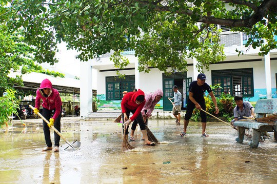 Nha Trang: Thầy cô đón 20-11 trong bùn, người chết vẫn tăng-6