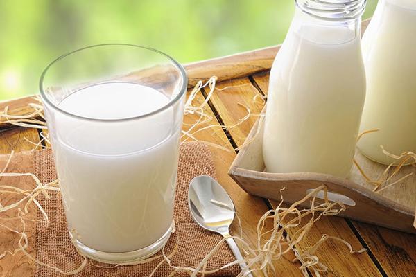 Trắng đến mức nhìn như bạch tạng, đây là mốt mới của gái Thái ngày nay?-9