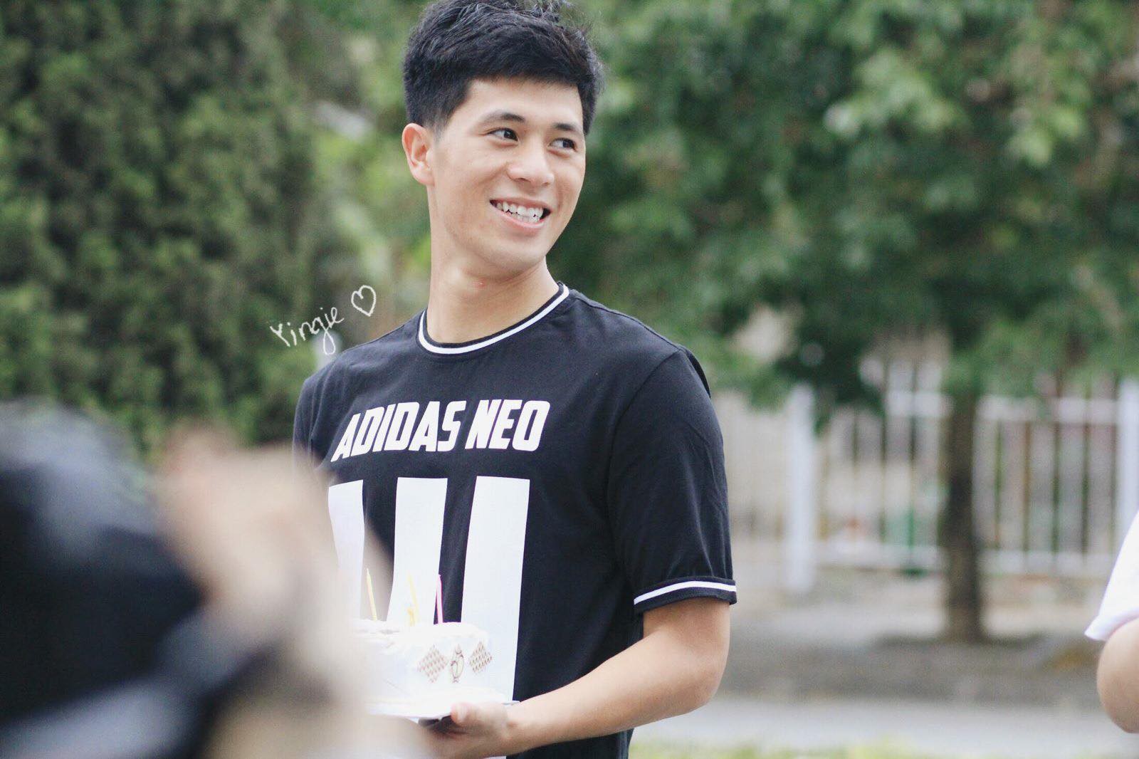 Trần Đình Trọng - Thanh niên nghiêm túc dùng cả thanh xuân để bỏ áo vào quần trên sân đấu-13