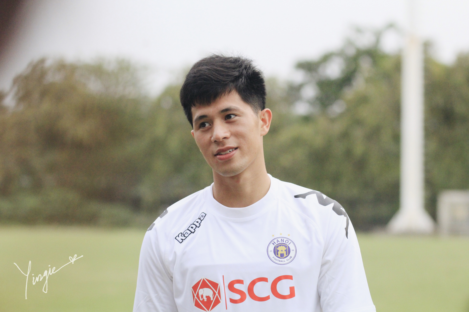 Trần Đình Trọng - Thanh niên nghiêm túc dùng cả thanh xuân để bỏ áo vào quần trên sân đấu-3