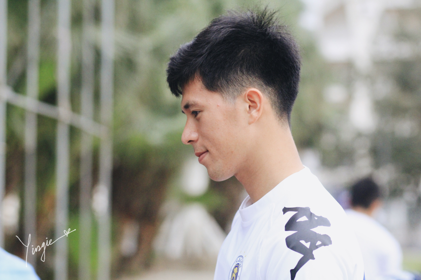 Trần Đình Trọng - Thanh niên nghiêm túc dùng cả thanh xuân để bỏ áo vào quần trên sân đấu-5