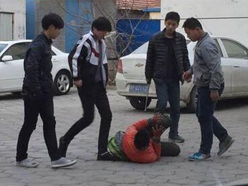 Nam sinh Hàn Quốc chết vì bị bạn học đánh đập, đẩy ngã từ tầng 15: Bạo lực học đường, vấn đề cũ mà cứ xuất hiện lại rúng động