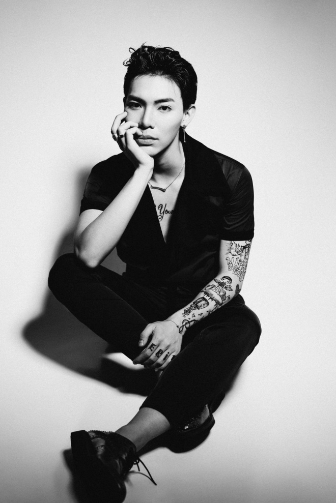 Erik chính thức lột xác, cởi áo khoe hình xăm lớn trong bộ ảnh mới-1