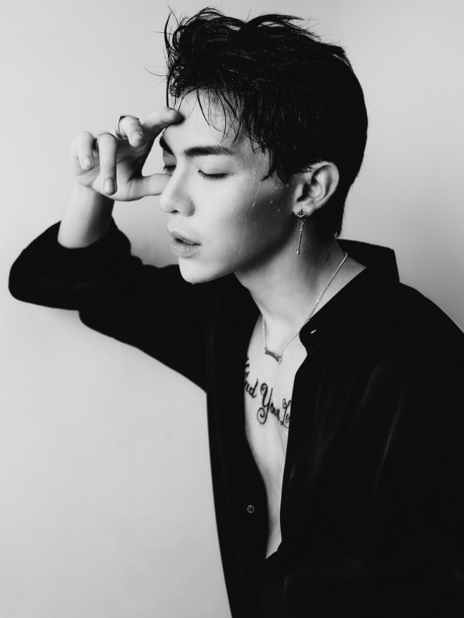 Erik chính thức lột xác, cởi áo khoe hình xăm lớn trong bộ ảnh mới-11