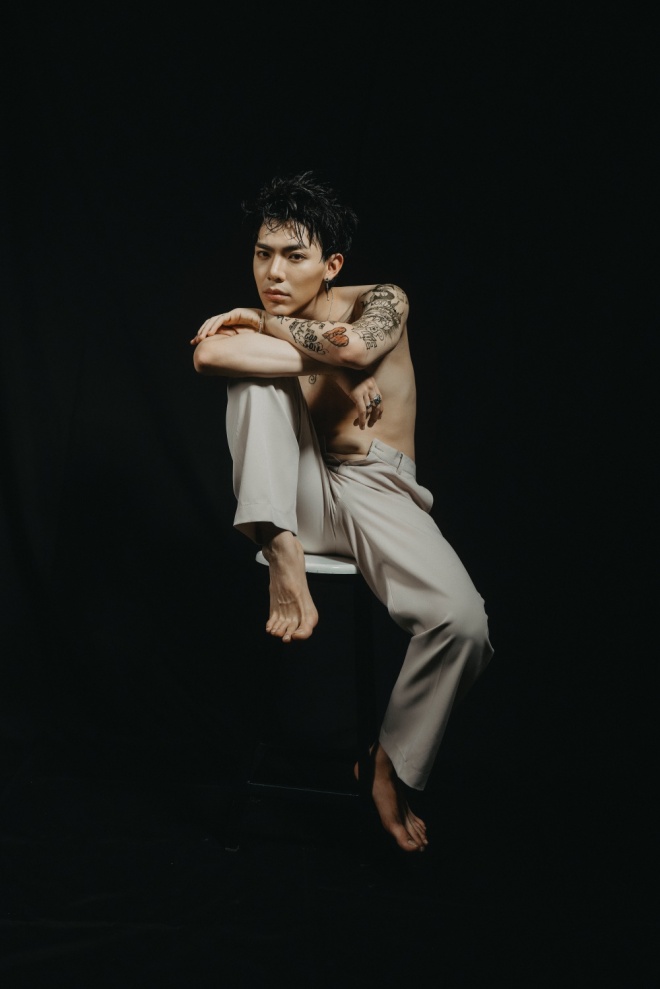 Erik chính thức lột xác, cởi áo khoe hình xăm lớn trong bộ ảnh mới-15