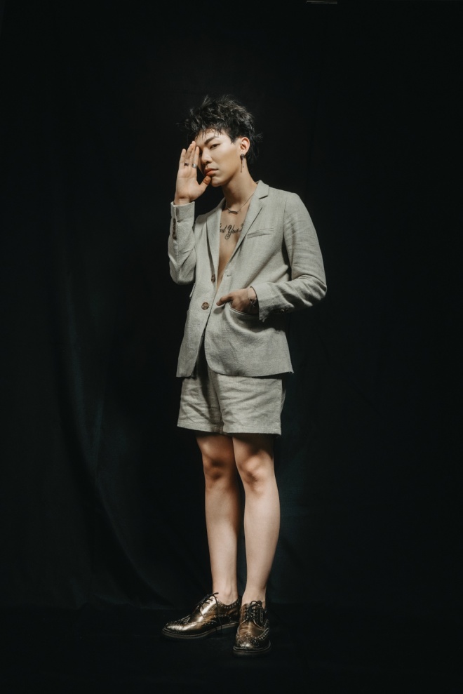 Erik chính thức lột xác, cởi áo khoe hình xăm lớn trong bộ ảnh mới-18